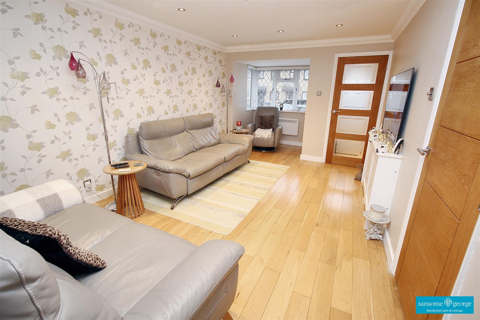 3 bed property in Barclay Road, Calcot
